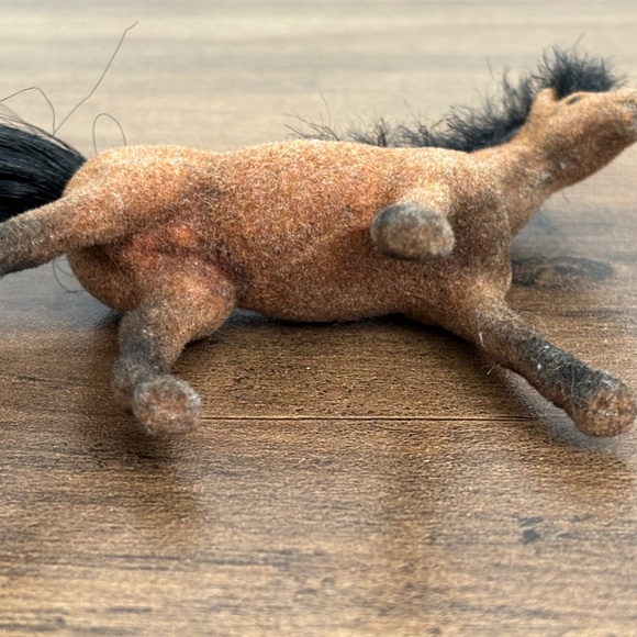 VINTAGE Miniature Toy FLOCKED HORSE Mini Fuzzy Pony Brown 3” Figure Collectible - Picture 3 of 9
